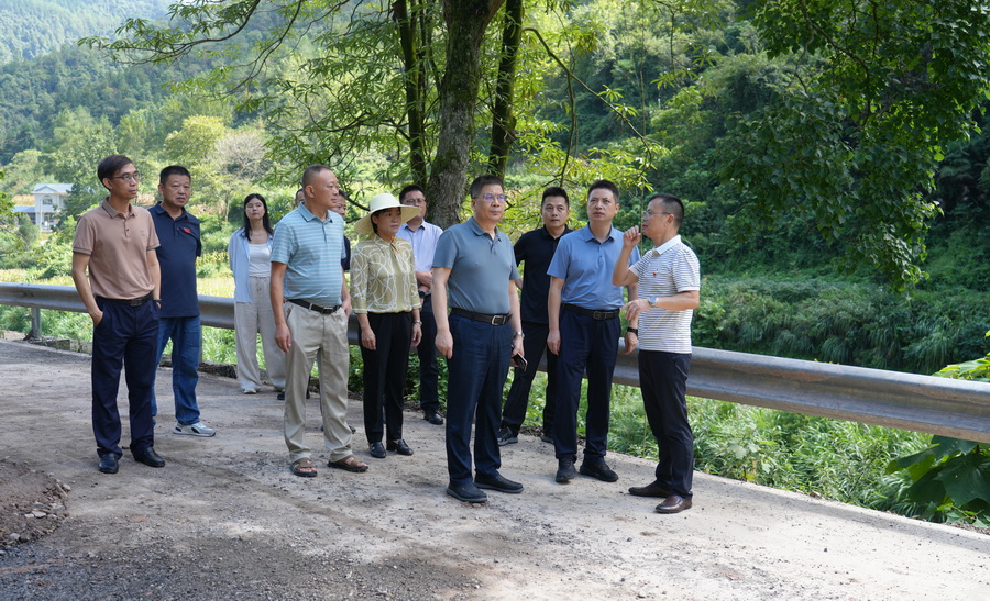 集團(tuán)黨委書(shū)記、董事長(zhǎng)肖志勇赴古丈縣鲇溪村調(diào)研指導(dǎo)鄉(xiāng)村振興工作